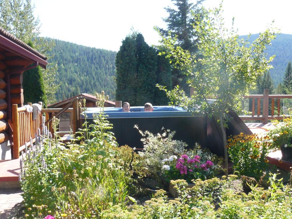 Hitching Post Resort Келоуна Экстерьер фото