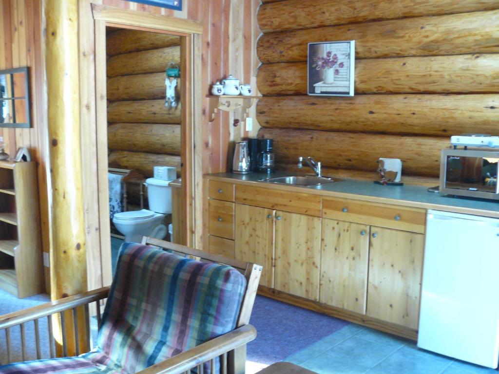 Hitching Post Resort Келоуна Номер фото