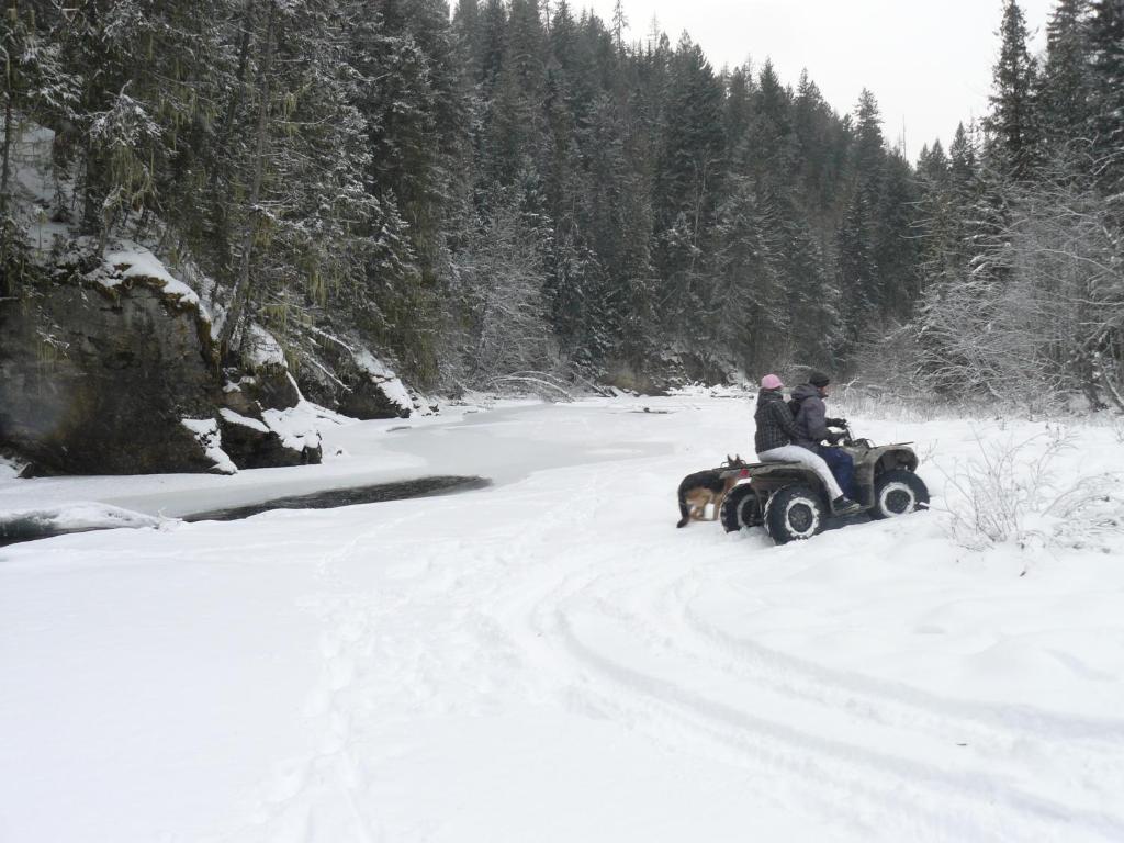 Hitching Post Resort Келоуна Экстерьер фото