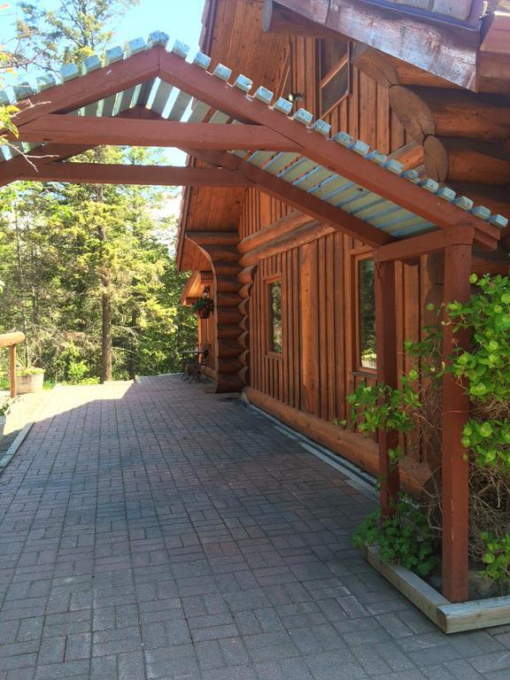 Hitching Post Resort Келоуна Экстерьер фото