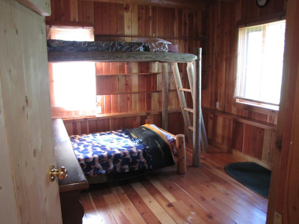 Hitching Post Resort Келоуна Экстерьер фото