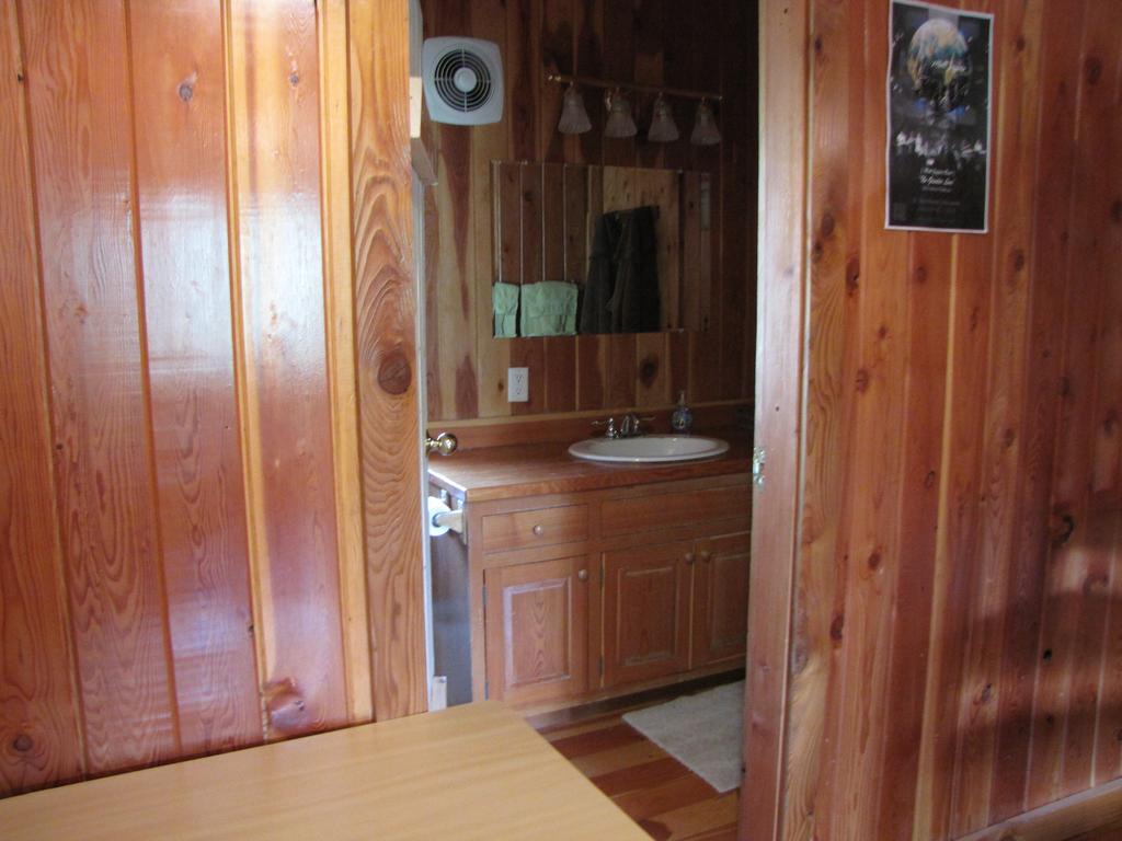Hitching Post Resort Келоуна Экстерьер фото